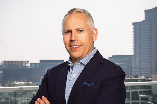 Une image d'Oliver Jaakkola, vice-président principal et avocat général chez SiriusXM Canada.