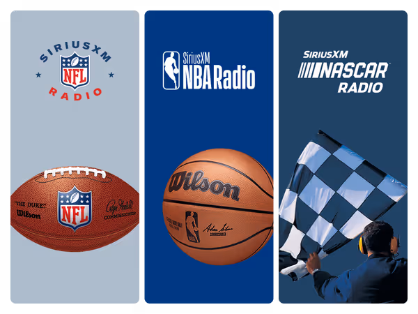 Trois panneaux verticaux affichent les logos de SiriusXM NFL Radio, NBA Radio et NASCAR Radio. Chaque panneau présente un objet associé : un ballon de football américain, un ballon de basket et un commissaire de course agitant un drapeau à damier.